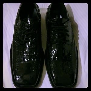 Boy's Roberto Chillini Gator Print dress shoes.